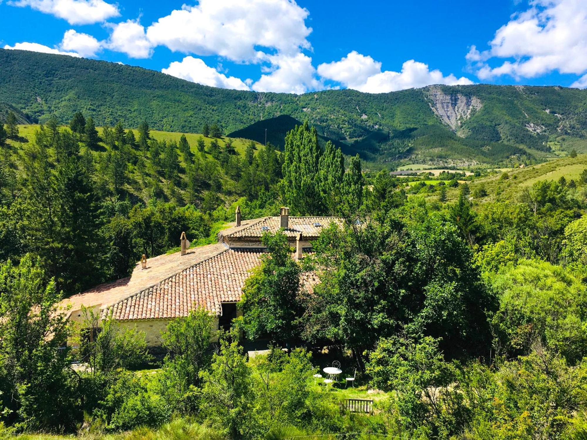 Le Moulin De La Viorne, Gite Avec Piscine Au Coeur De La Nature En Haute-Provence Les Omergues Экстерьер фото